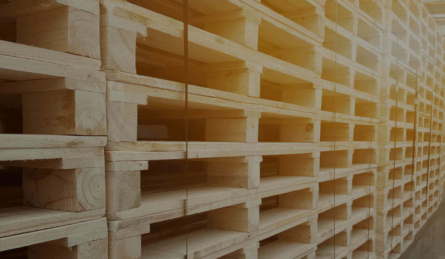 Zdjęcie 1, Palety drewiane, produkcja palet, palety przemysłowe, palety EUR/EPAL, palety niestandardowe, skrzynie paletowe, transport palet, suszenie palet, MAT-MIK, MAT-MIK SP.K., Grabów nad Prosną, Polska, Skrzynki, Kalisz, Ostrów Wielkopolski, Wrocław, Kraszewice, Czajków, Głuszyna,